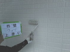 外壁 上塗り施工中