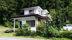 前回の外壁塗装から何年数がたっていたようで、外壁の劣化(チョーキング)をおこしていましたが、ここまで綺麗になりました。