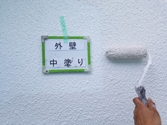 外壁塗装　2階部分 中塗り施工中