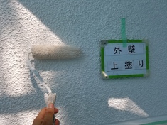 外壁塗装　2階部分 上塗り施工中