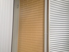 外壁塗装 施工後 元の印象から随分変わりました。印象的には明るくなりました。 低汚染型塗料ですので汚れにも強いです。