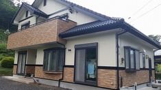 全景塗装後 綺麗に生まれ変わりました。今の雰囲気を変えたくないというご要望でしたので色選びには苦労しましたが、塗装前と変わらぬ雰囲気を出せたのでよかったです。
