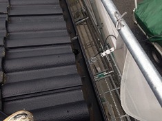 施工後〜樋の中〜 今回屋根が瓦でしたので塗装はしませんでしたが、樋の中に鳥が巣を作ってしまっていた(過去に)みたく完全に詰まっていたので清掃しました。