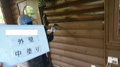 外壁 中塗り施工中