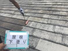屋根塗装　下塗り1回目施工中