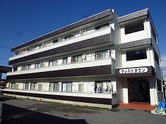 外壁塗装　施工後全景 生まれ変わりました。斬新な今風の建物になり、入居者様も増えると思います。