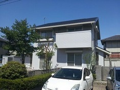 全景 塗装施工後 屋根・外壁塗装共に完了です。 イメージは変わらないままで生まれ変わりました。お客様のご協力でここまで綺麗に仕上がりました。