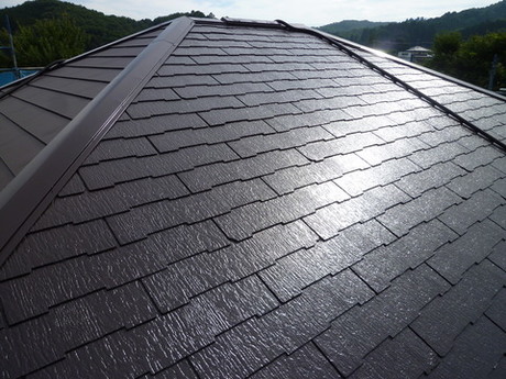 太陽光を載せる為に一度施工されていた屋根だった為に、最初の施工とあうような方法でのご提案をさせて頂きました。