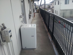 通路施工前 水が浸透してしまうほど、防水性を失っていました。