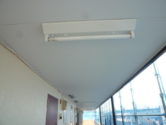 通路電気部分 施工後の状況となります。