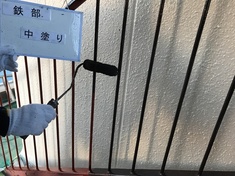 鉄部 中塗り施工中となります。