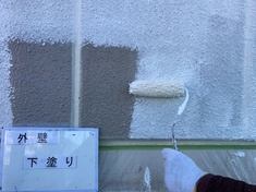 外壁 下塗り施工中となります。