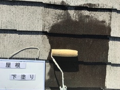 屋根 下塗り施工中となります。