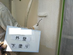 外壁 下塗り施工中