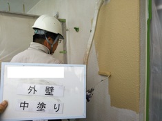 外壁 中塗り施工中