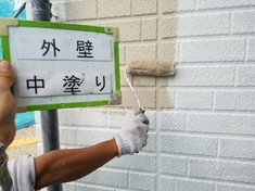 外壁塗装 中塗り(1F部分)　施工中