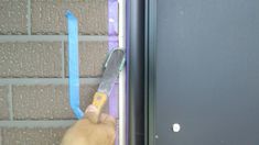外壁塗装　コーキング コーキング(玄関部分)施工中