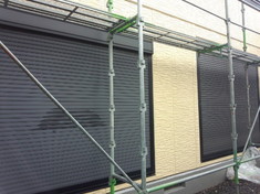シャッター施工前 そこまで痛んではいませんでしたが、周りが綺麗になると間違いなく浮いてしまうと思い工事に入れさせて頂きました。