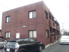 施工前　全景です。 アパートという事で駐車場の問題等ありましたがオーナー様が協力的でしたので助かりました。