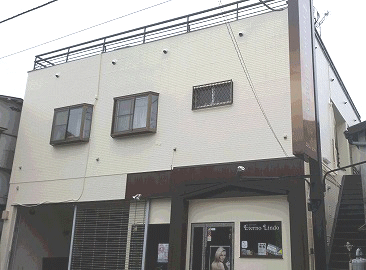暗かった外壁が一新しました。美容室の雰囲気にあった建物に生まれ変わりました。