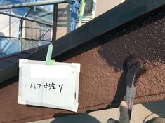 破風塗装 中塗り施工中 