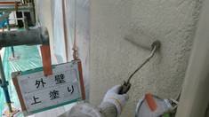 外壁塗装 上塗り施工中