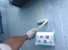 外壁塗装　2階 中塗り 