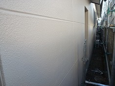 外壁塗装 施工後 外壁の目地も完全に埋めてからの塗装を行っていますので隙間、クラックは0です。