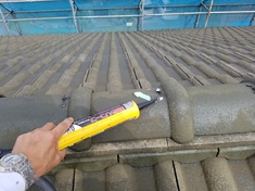 コーキング作業中