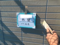 外壁補修 パテ処理施工中