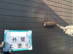 外壁塗装 1階部分 上塗り施工中