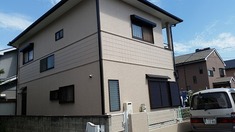 施工完了後です。 クラックも目立たなくなり大変綺麗に仕上がりました。