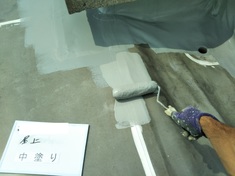 屋上 中塗り施工中