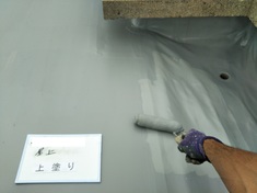 屋上 上塗り施工中