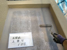 玄関庇 上塗り1回目施工中