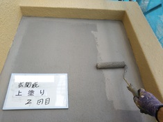 玄関庇 上塗り2回目施工中